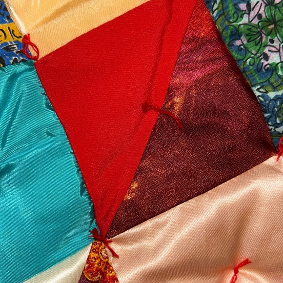 Vintage Patchwork Quilt. 1969 handmade, 56”x65”. Good condition - Picture 13 of 15